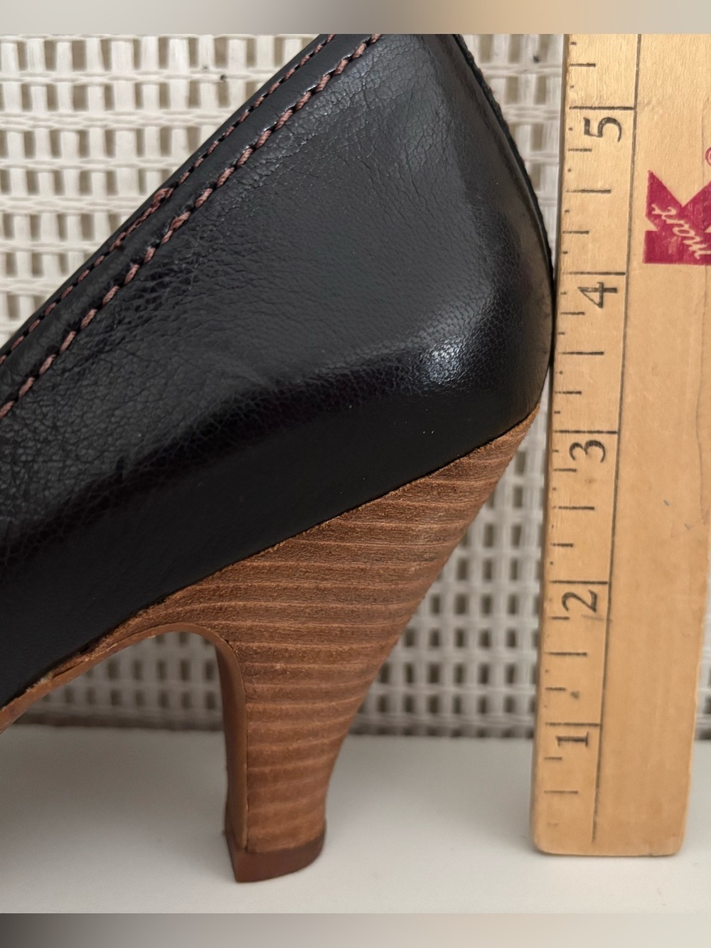 Naya Black Leather Flower Accent Pumps - Sz 8-1/2 - Like New - Picture 4 of 9